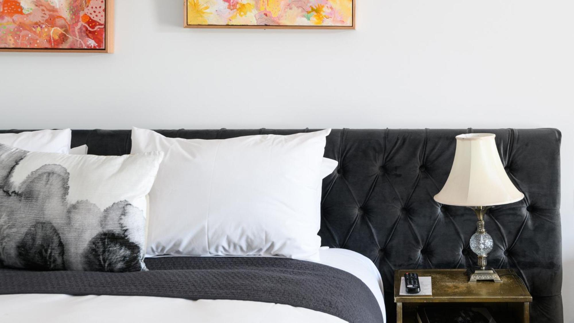 Daylesford Art Motel Exterior photo A bed with a headboard