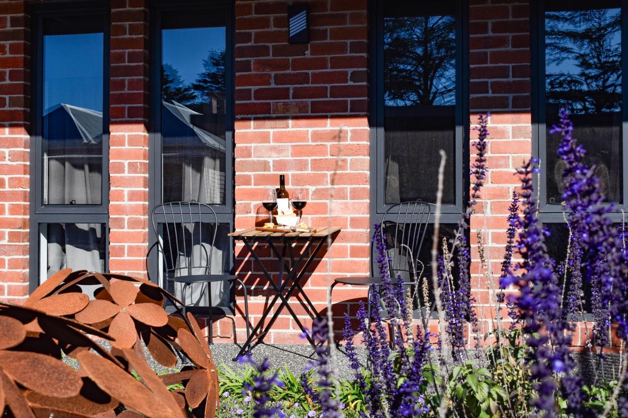 Daylesford Art Motel Exterior photo The 2010 winner of the Brick Award